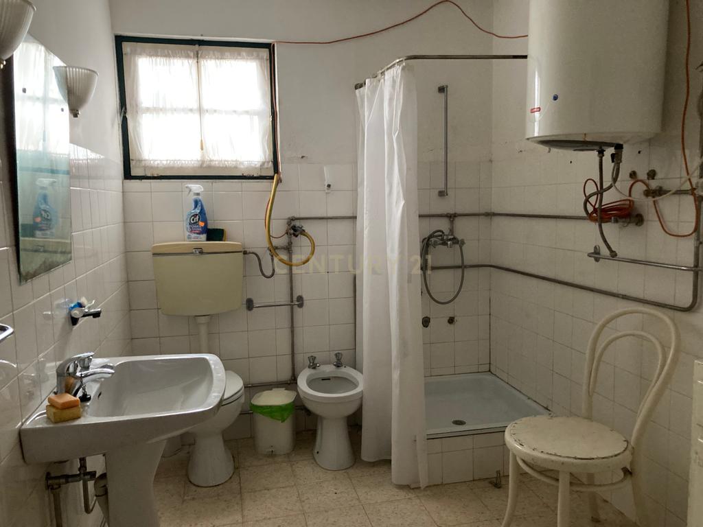 Moradia T8 Tipo Casa Senhorial, Geminada, no Centro Histórico de Pinhel com 486 m2 de área habitável. - Image 48