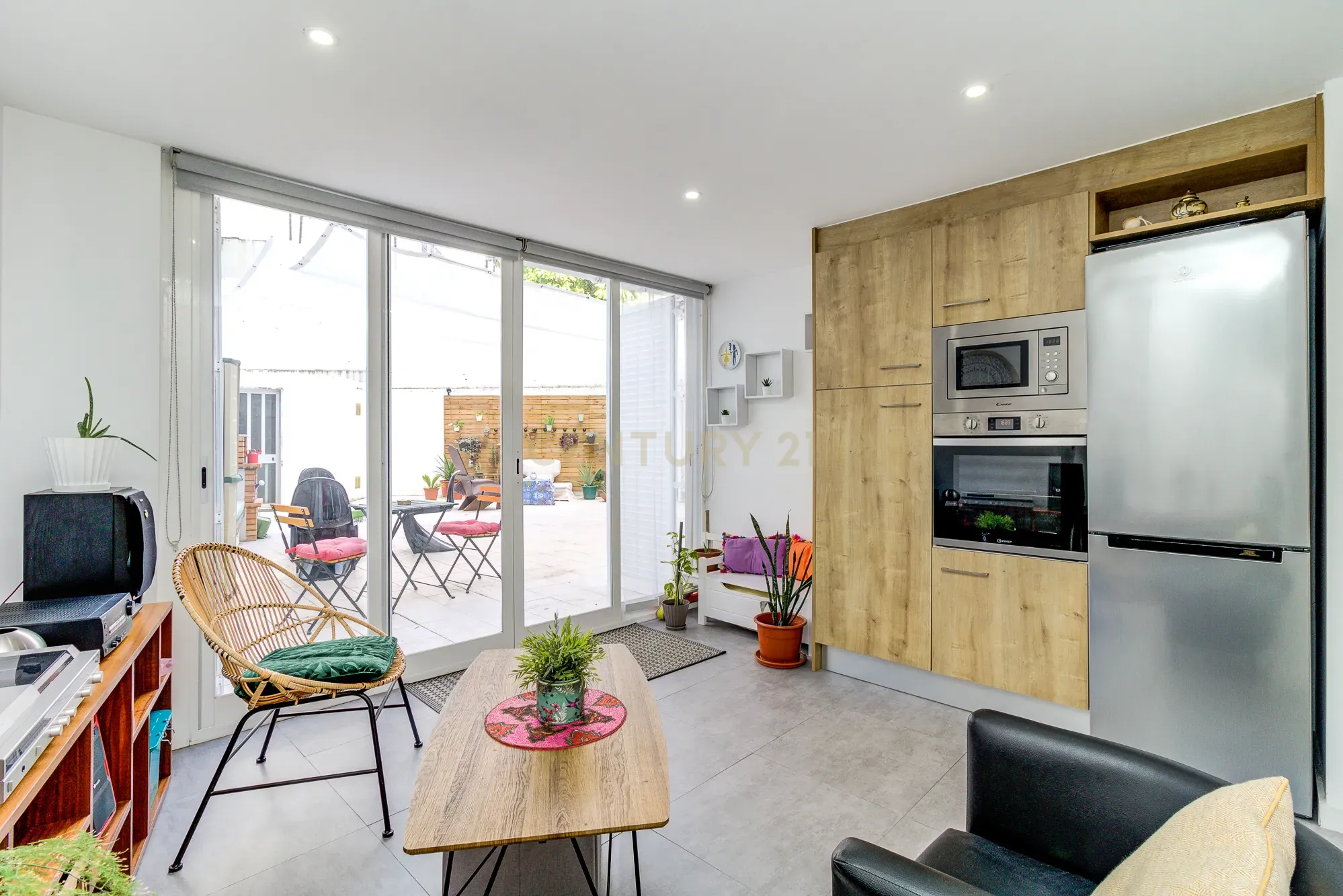 Fantástico T3, com amplo terraço, situado na Calçada dos 7 Moinhos – Campolide – Lisboa - Image 1
