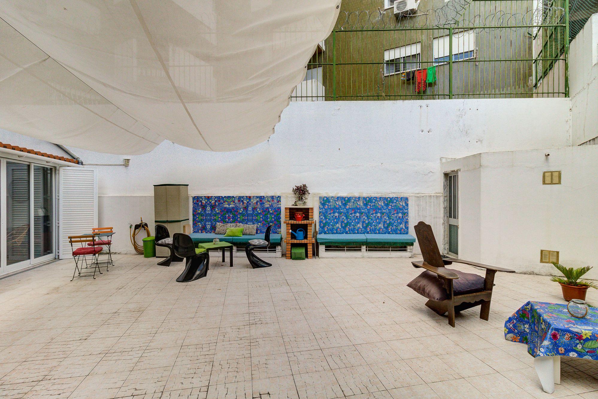 Fantástico T3, com amplo terraço, situado na Calçada dos 7 Moinhos – Campolide – Lisboa - Image 6