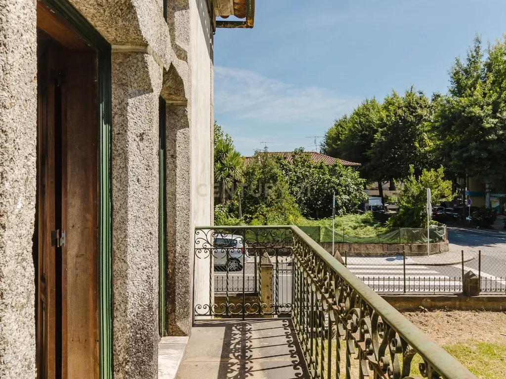 "Moradia Senhorial de 1937 em Caldelas, Taipas - Charme e História no Coração de Guimarães" - Image 12