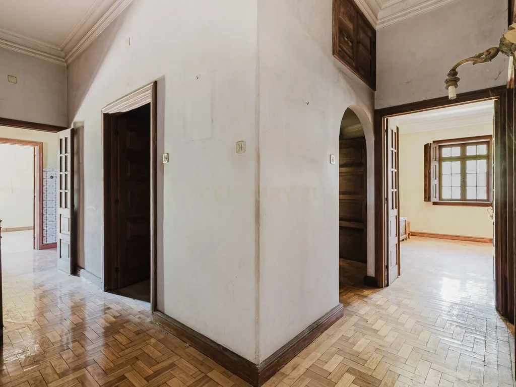 "Moradia Senhorial de 1937 em Caldelas, Taipas - Charme e História no Coração de Guimarães" - Image 15