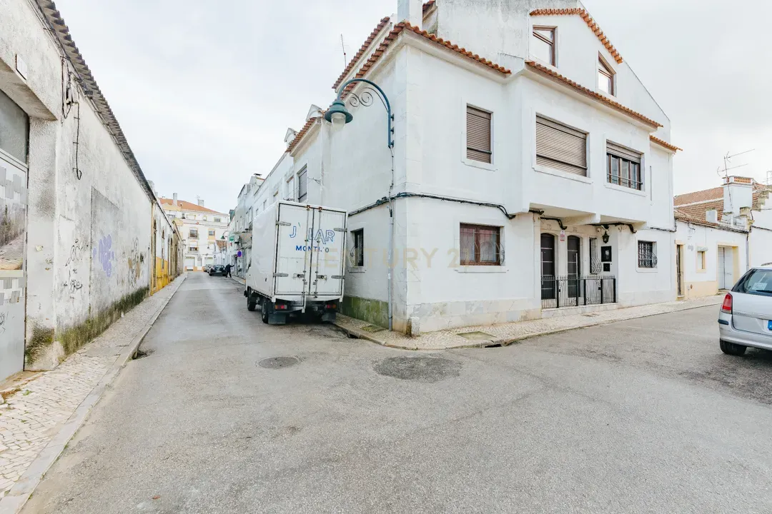 Armazém com 543 m2 no Centro do Montijo - Image 19