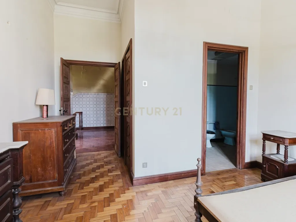 "Moradia Senhorial de 1937 em Caldelas, Taipas - Charme e História no Coração de Guimarães" - Image 22