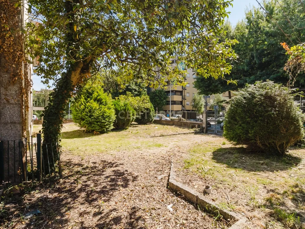 "Moradia Senhorial de 1937 em Caldelas, Taipas - Charme e História no Coração de Guimarães" - Image 30