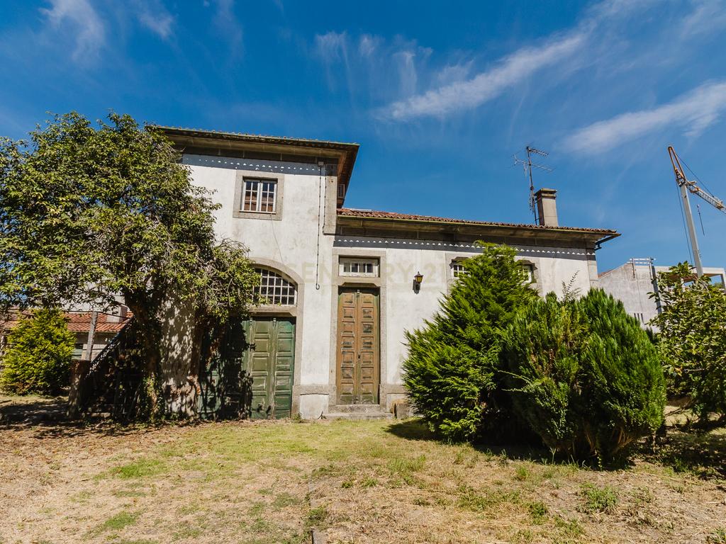Terreno com Projeto aprovado para 37 apartamentos + Moradia Histórica de 1937 em Caldas das Taipas - Image 3