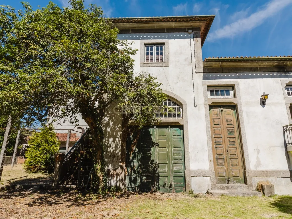 "Moradia Senhorial de 1937 em Caldelas, Taipas - Charme e História no Coração de Guimarães" - Image 4