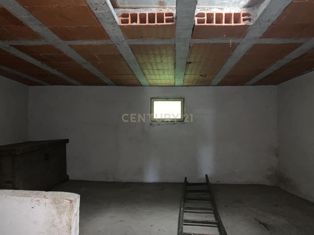 Casa Isolada em Póvoa de Lanhoso com Jardim e Garagem - Image 18
