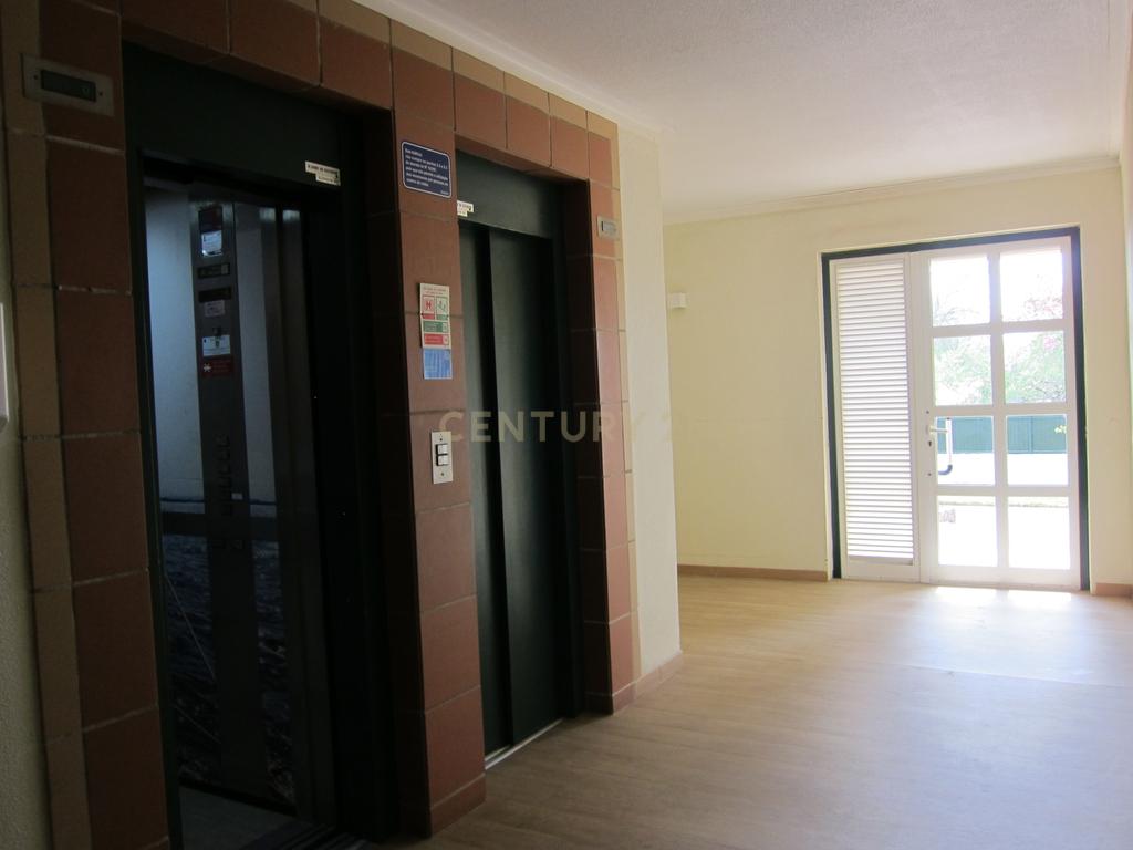 Apartamento T1  em Condomínio fechado com piscina, Vitor`S Plaza Alvor - Image 13
