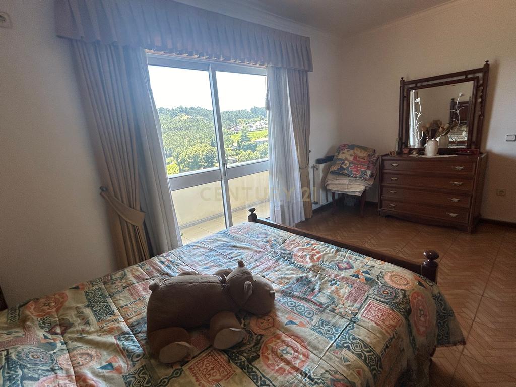 **ESPECTACULAR MORADIA T4+1 EM PAREDES, COM RECHEIO INCLUIDO** - Image 13