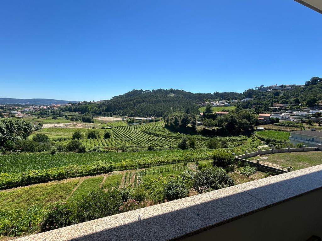 **ESPECTACULAR MORADIA T4+1 EM PAREDES, COM RECHEIO INCLUIDO** - Image 31
