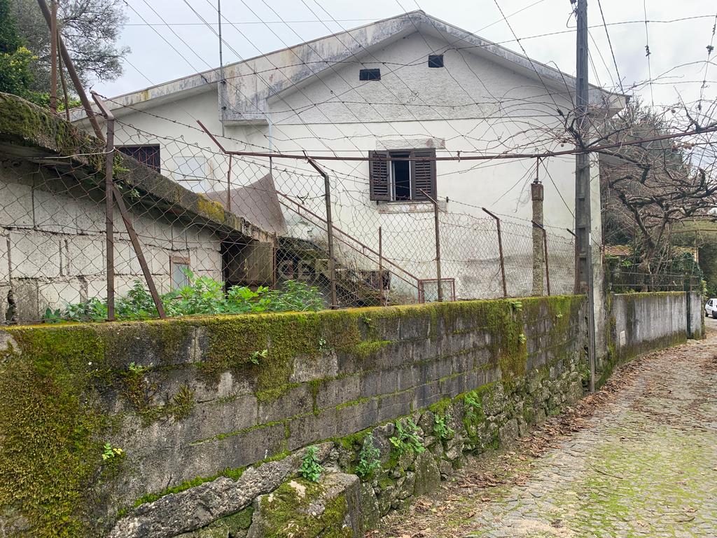 Casa Isolada em Póvoa de Lanhoso com Jardim e Garagem - Image 8
