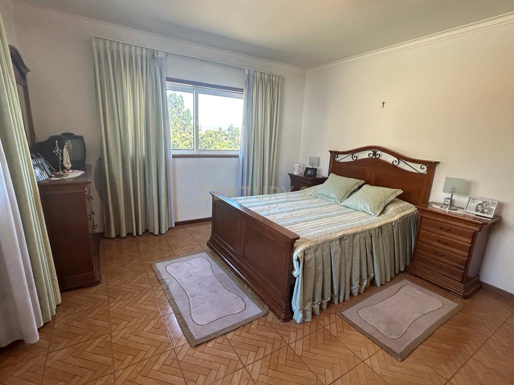 **ESPECTACULAR MORADIA T4+1 EM PAREDES, COM RECHEIO INCLUIDO** - Image 17