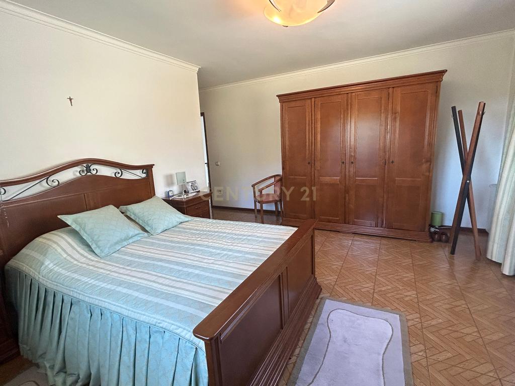 **ESPECTACULAR MORADIA T4+1 EM PAREDES, COM RECHEIO INCLUIDO** - Image 19