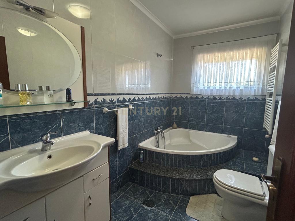 **ESPECTACULAR MORADIA T4+1 EM PAREDES, COM RECHEIO INCLUIDO** - Image 20