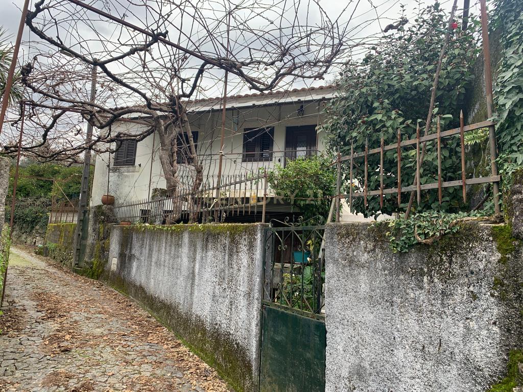 Casa Isolada em Póvoa de Lanhoso com Jardim e Garagem - Image 2