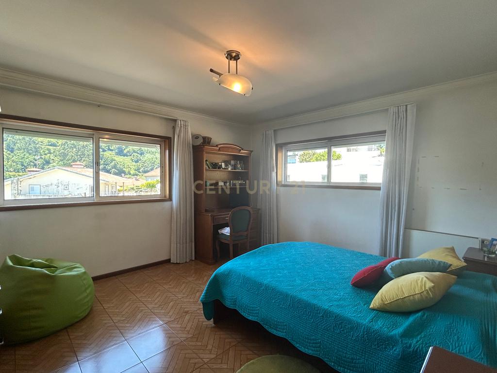 **ESPECTACULAR MORADIA T4+1 EM PAREDES, COM RECHEIO INCLUIDO** - Image 23
