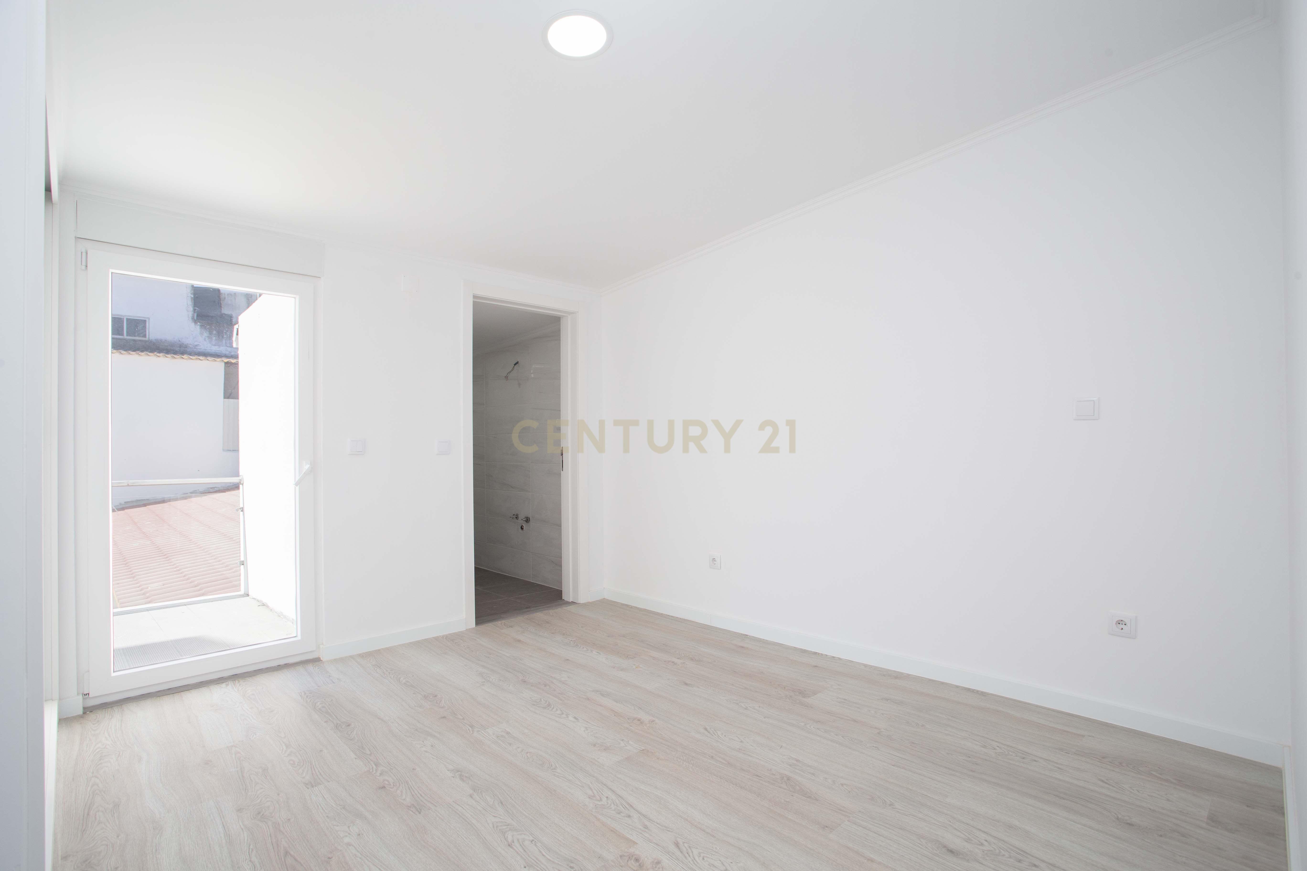 Moradia Remodelada no Barreiro - Image 27