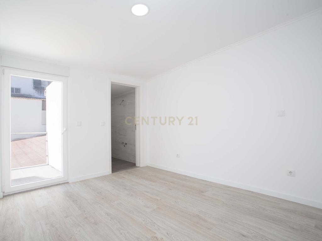 Moradia Remodelada no Barreiro - Image 27