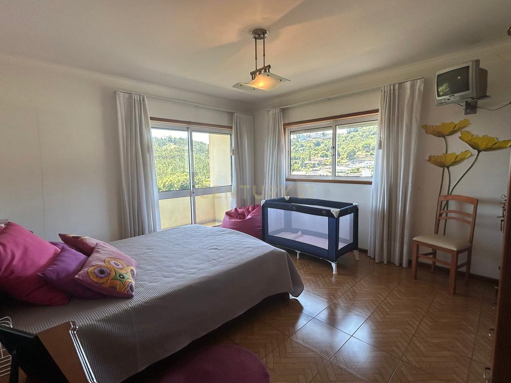 **ESPECTACULAR MORADIA T4+1 EM PAREDES, COM RECHEIO INCLUIDO** - Image 29