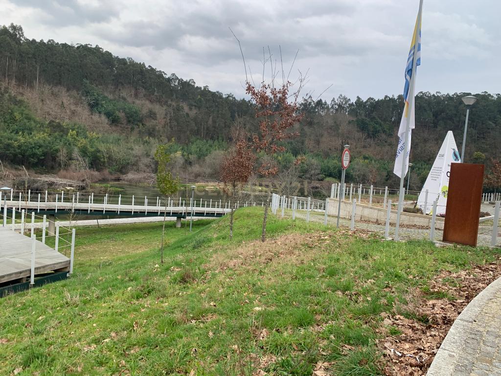 Casa Isolada em Póvoa de Lanhoso com Jardim e Garagem - Image 4
