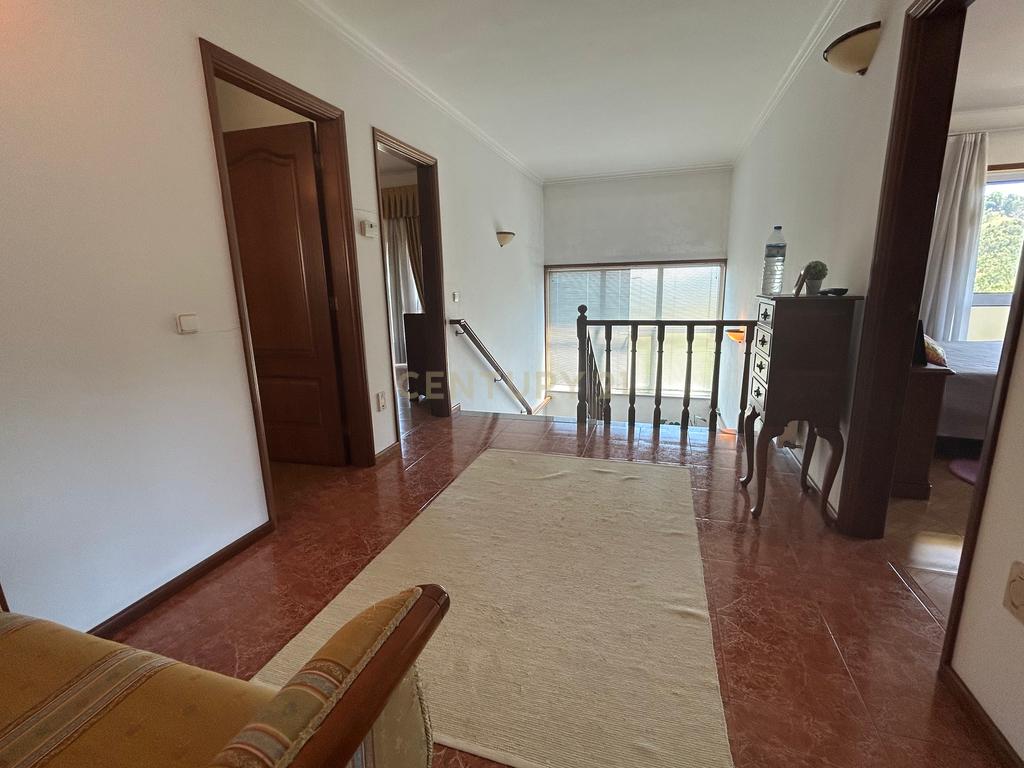 **ESPECTACULAR MORADIA T4+1 EM PAREDES, COM RECHEIO INCLUIDO** - Image 15