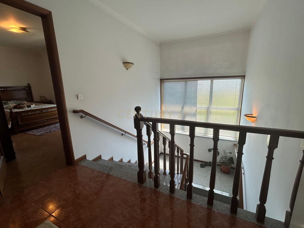 **ESPECTACULAR MORADIA T4+1 EM PAREDES, COM RECHEIO INCLUIDO** - Image 10