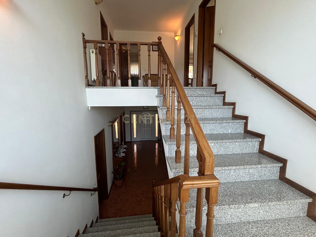 **ESPECTACULAR MORADIA T4+1 EM PAREDES, COM RECHEIO INCLUIDO** - Image 9
