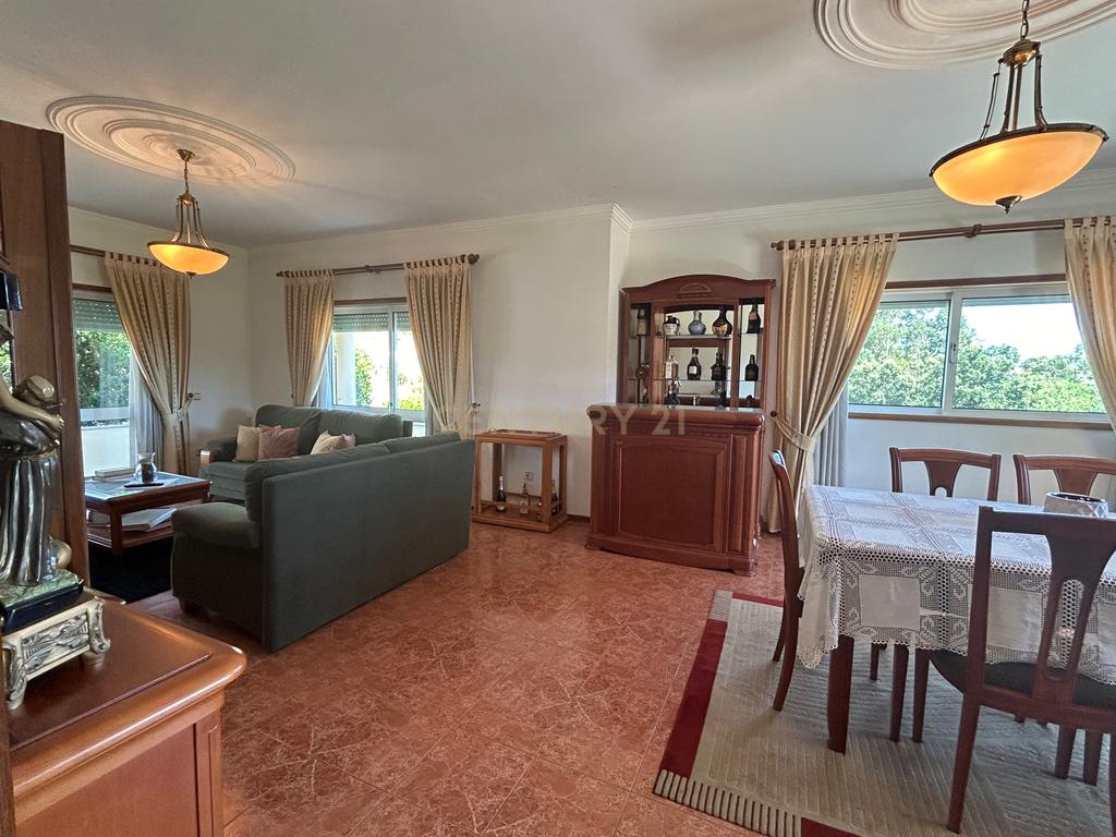 **ESPECTACULAR MORADIA T4+1 EM PAREDES, COM RECHEIO INCLUIDO** - Image 4