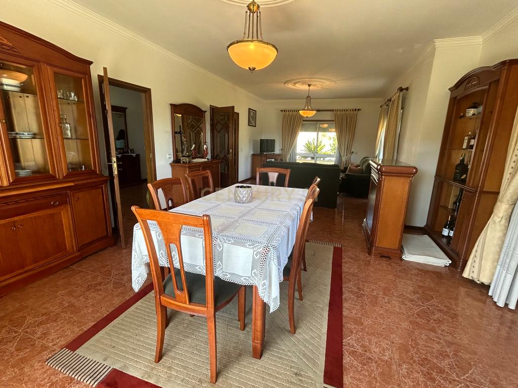 **ESPECTACULAR MORADIA T4+1 EM PAREDES, COM RECHEIO INCLUIDO** - Image 6