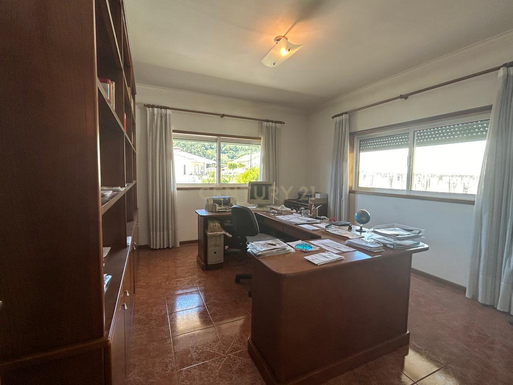 **ESPECTACULAR MORADIA T4+1 EM PAREDES, COM RECHEIO INCLUIDO** - Image 33