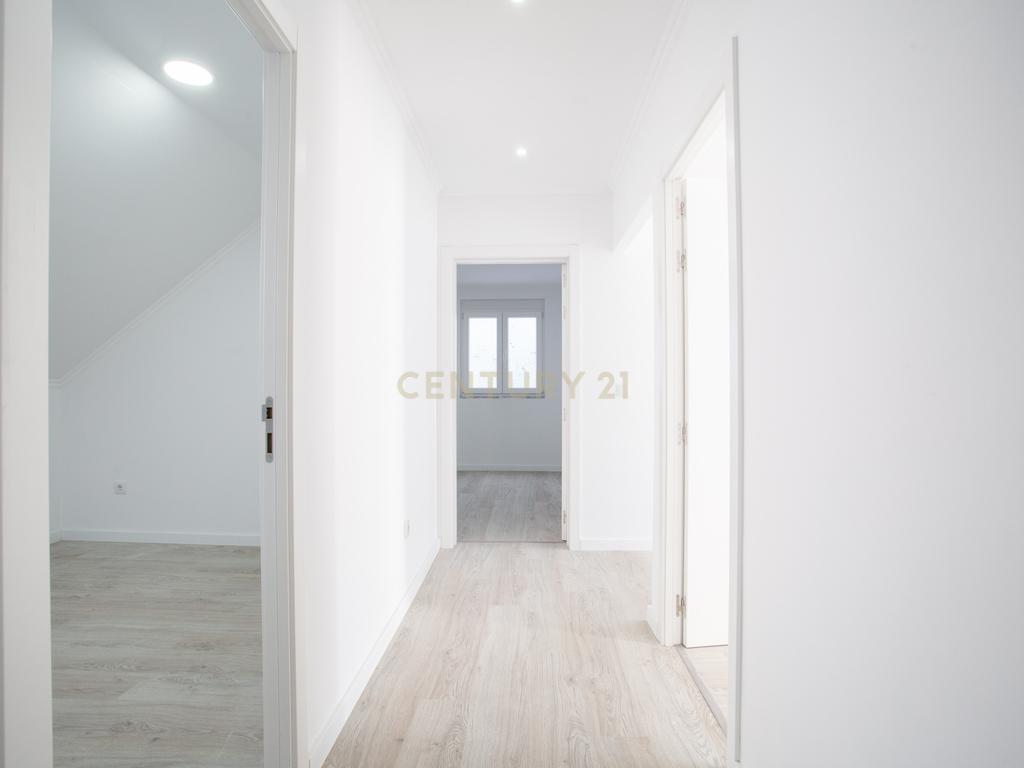 Moradia Remodelada no Barreiro - Image 25