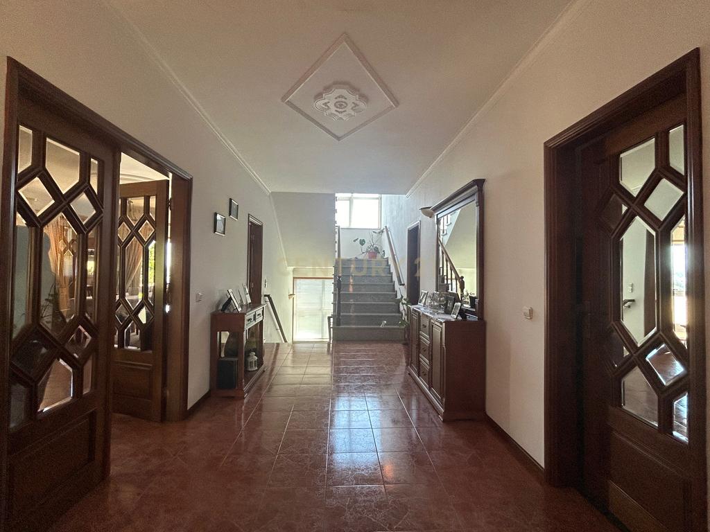 **ESPECTACULAR MORADIA T4+1 EM PAREDES, COM RECHEIO INCLUIDO** - Image 3