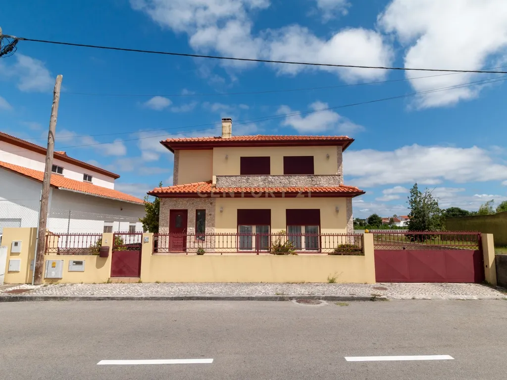 Moradia T4 na Marinha Grande - Image 1