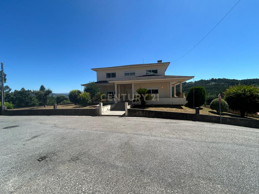 **ESPECTACULAR MORADIA T4+1 EM PAREDES, COM RECHEIO INCLUIDO** - Image 36