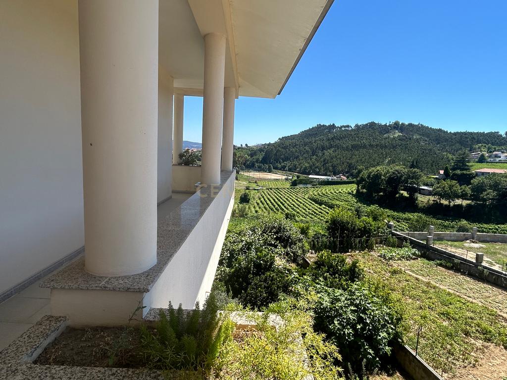 **ESPECTACULAR MORADIA T4+1 EM PAREDES, COM RECHEIO INCLUIDO** - Image 42