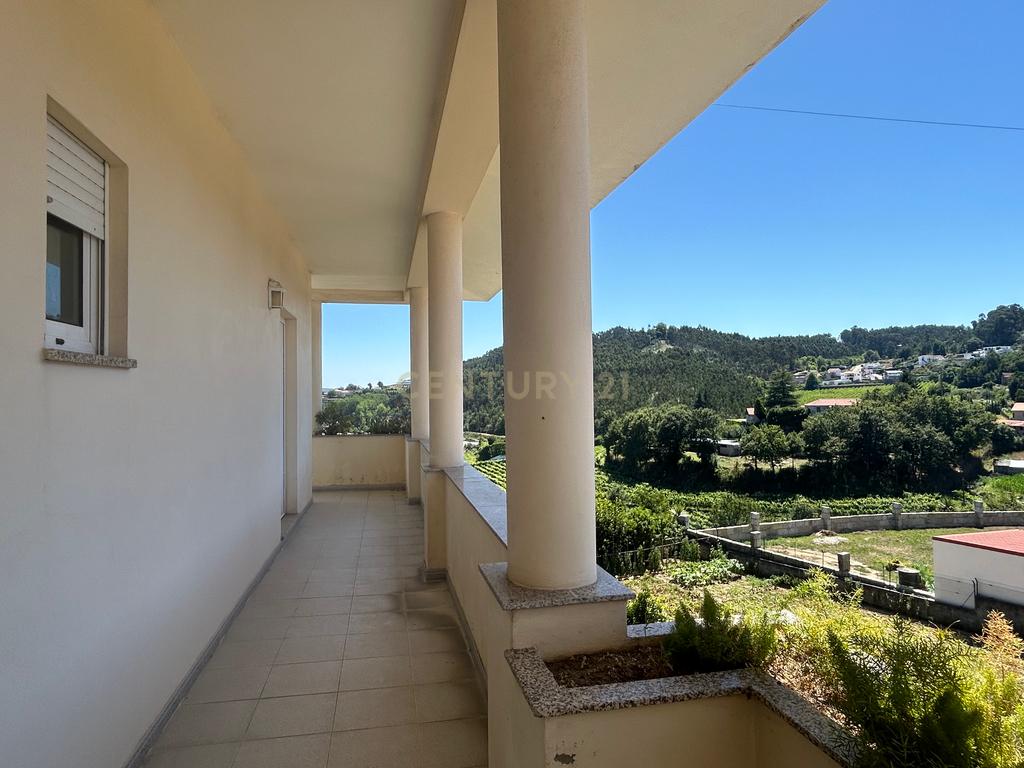 **ESPECTACULAR MORADIA T4+1 EM PAREDES, COM RECHEIO INCLUIDO** - Image 40