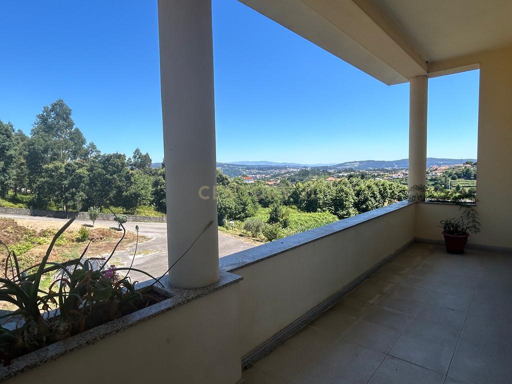 **ESPECTACULAR MORADIA T4+1 EM PAREDES, COM RECHEIO INCLUIDO** - Image 41