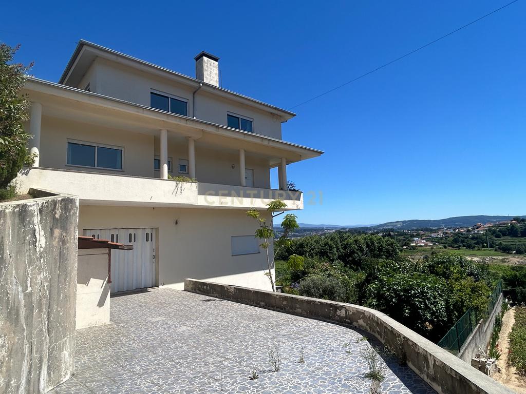 **ESPECTACULAR MORADIA T4+1 EM PAREDES, COM RECHEIO INCLUIDO** - Image 2