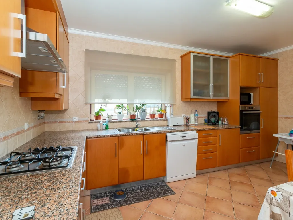 Moradia T4 na Marinha Grande - Image 9