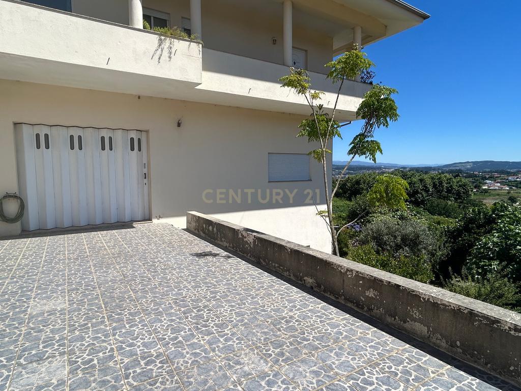 **ESPECTACULAR MORADIA T4+1 EM PAREDES, COM RECHEIO INCLUIDO** - Image 46