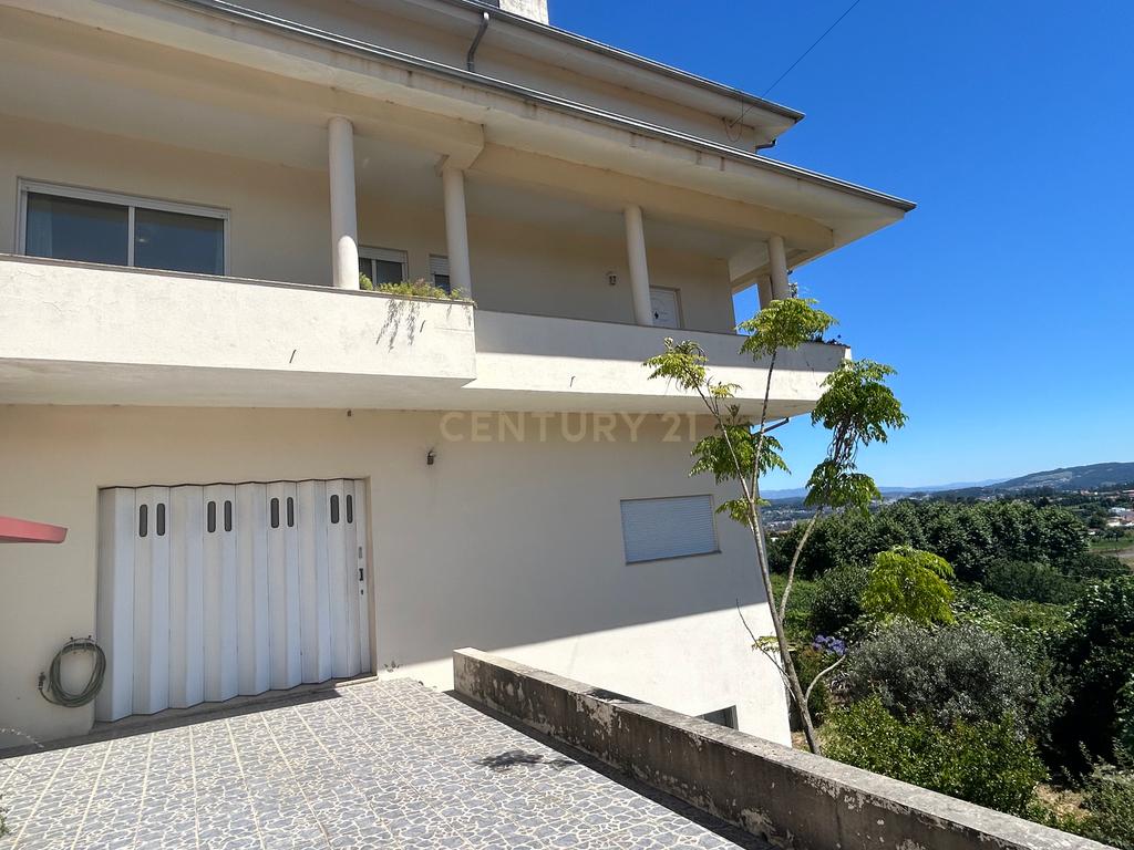 **ESPECTACULAR MORADIA T4+1 EM PAREDES, COM RECHEIO INCLUIDO** - Image 47