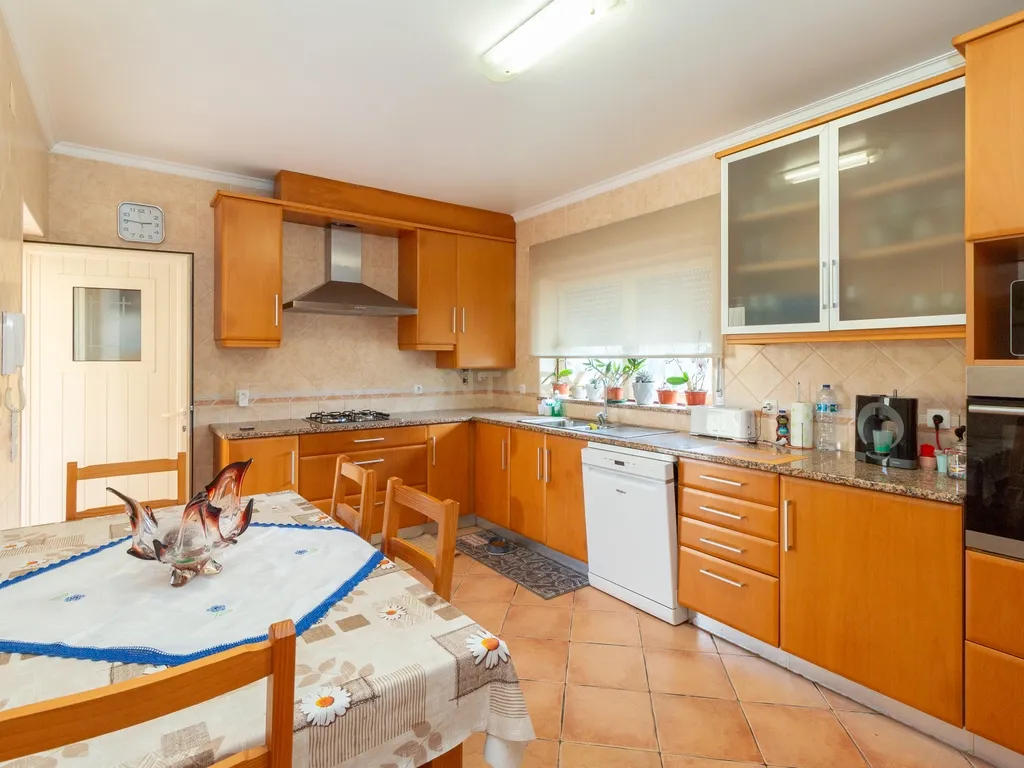 Moradia T4 na Marinha Grande - Image 8