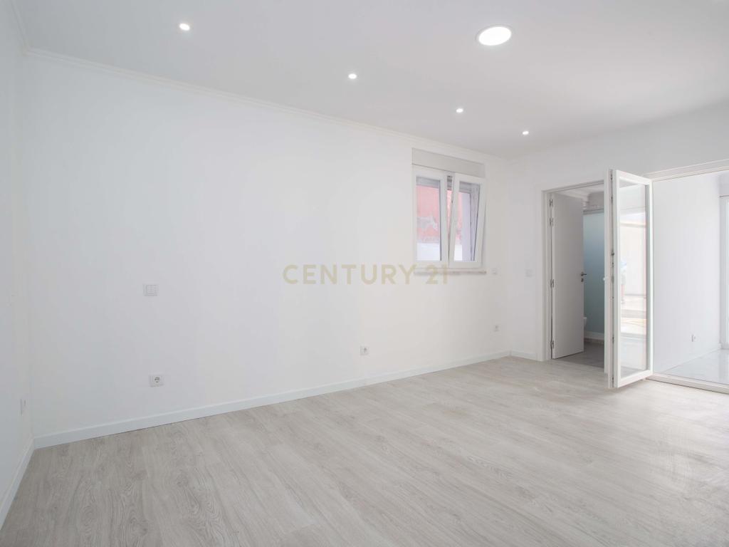 Moradia Remodelada no Barreiro - Image 20
