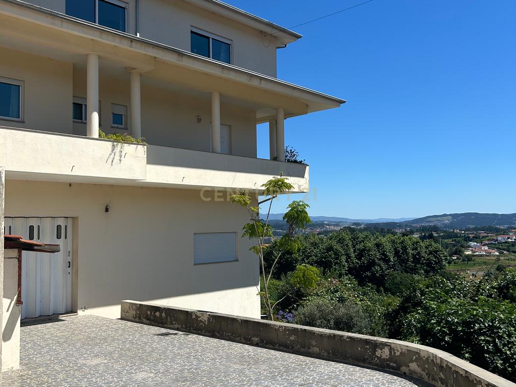 **ESPECTACULAR MORADIA T4+1 EM PAREDES, COM RECHEIO INCLUIDO** - Image 52