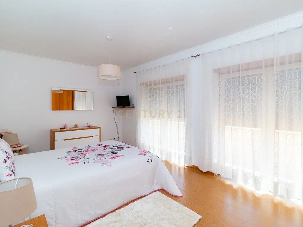 Moradia T4 na Marinha Grande - Image 16