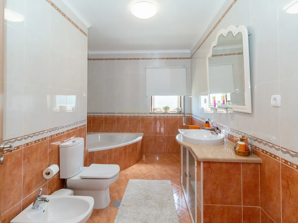 Moradia T4 na Marinha Grande - Image 22