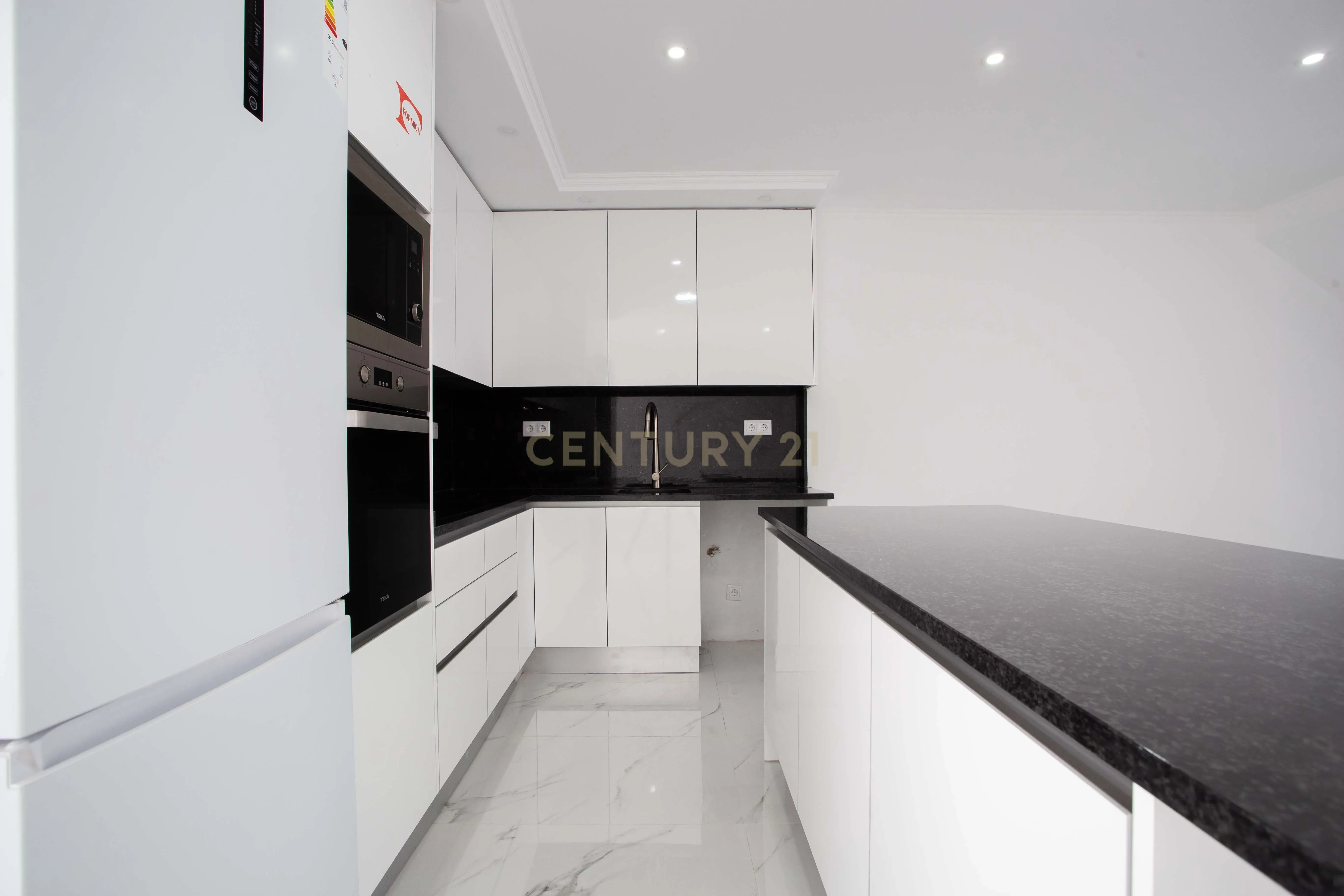Moradia Remodelada no Barreiro - Image 1