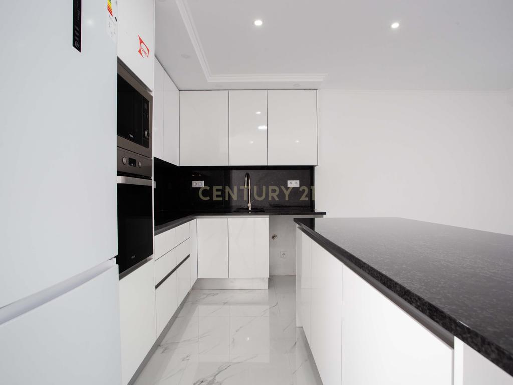 Moradia Remodelada no Barreiro - Image 1