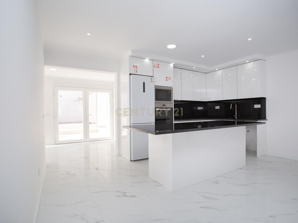 Moradia Remodelada no Barreiro - Image 9