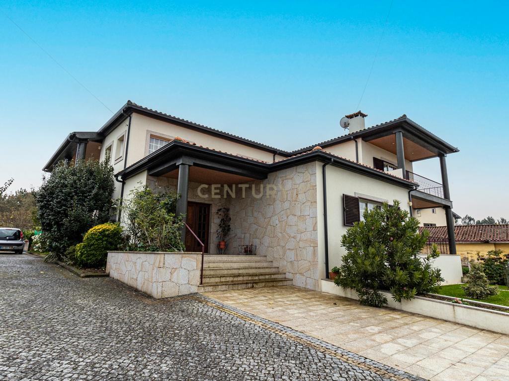 Casa Isolada Renovada em Braga com Acessibilidade e Conforto - Image 5